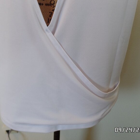 Fabletics Blake Open Back Tank WorkOut Shirt Very Lightweight - Picture 7 of 14